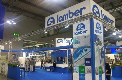 Forma Stand Espositivi: Scegli il Design Perfetto per il Successo